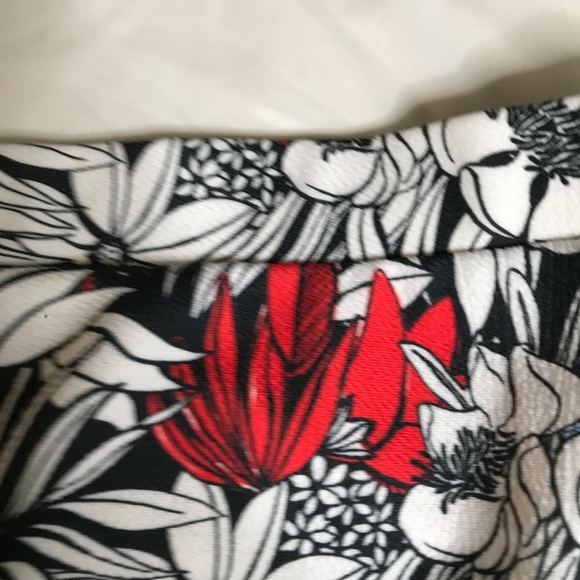Women’s Tropical Floral Pencil Skirt • Red Blue Black White Print - Picture 7 of 15